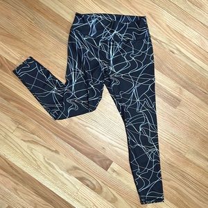 Black and white yoga pants XL